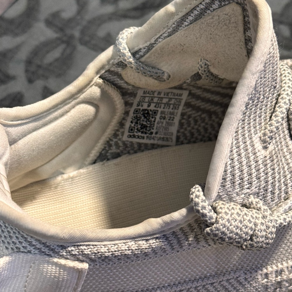 Yeezy Adidas Men’s 9.5 Shoes White / Grey - Picture 5 of 6
